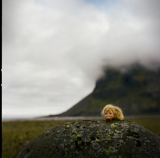 
			<br /><em>the barbie head
			<br />reappearing
			<br /><br /><br /><br /><br />(on the beautiful rough road to djúpavík / NW)</em>